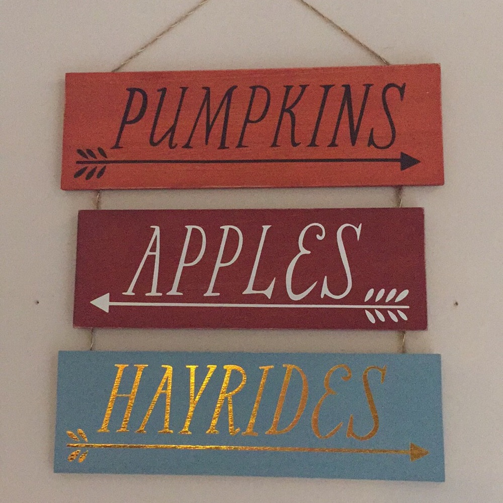Apples 🍎 Pumpkins 🎃 Hayrides 🚜